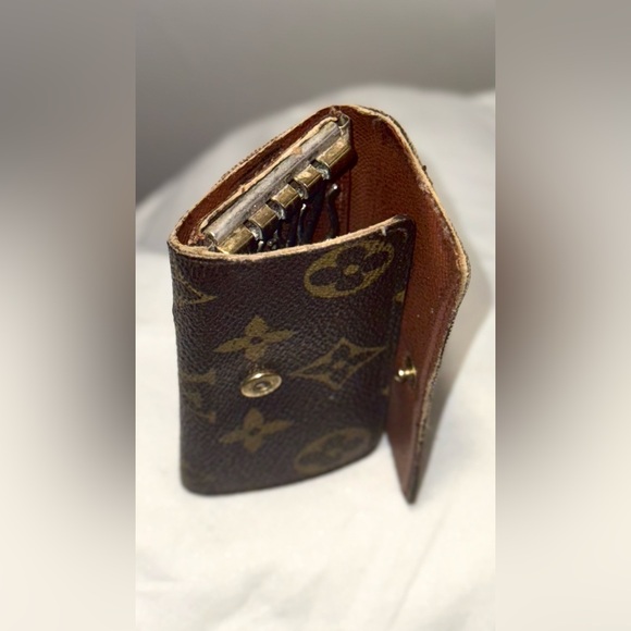 LOUIS VUITTON MONOGRAM KEY HOLDER / WALLET - Picture 11 of 16